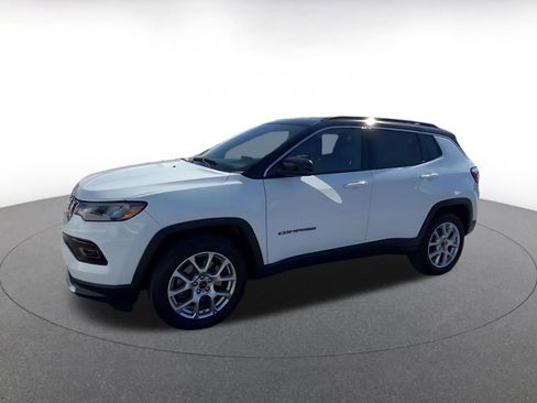 Used 2025 Jeep Compass Limited AWD/4WD image 8