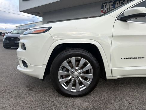 Used 2018 Jeep Cherokee Overland image 2