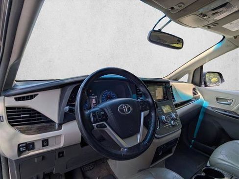 Used 2016 Toyota Sienna XLE FWD image 10
