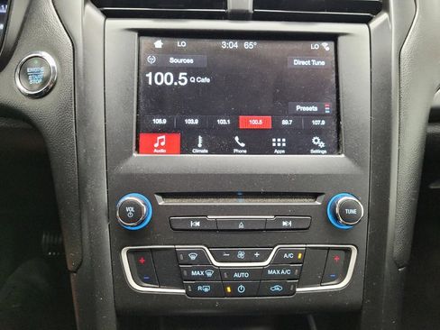 Used 2018 Ford Fusion SE w/ Equipment Group 201A image 25