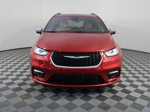 Used 2025 Chrysler Pacifica Pinnacle image 32