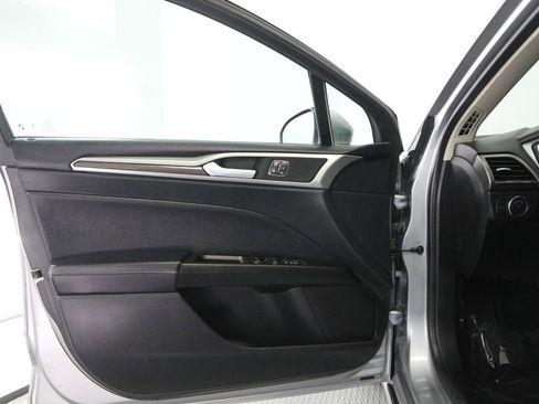 Used 2020 Ford Fusion SEL FWD image 40