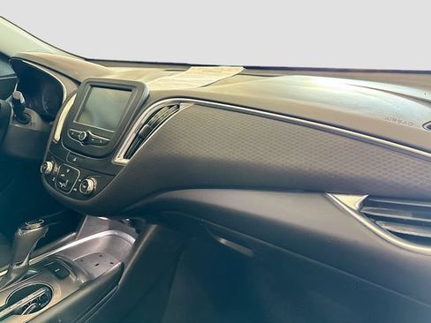 Used 2017 Chevrolet Malibu LT FWD image 28