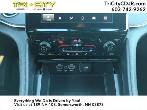 New 2025 Jeep Grand Cherokee Altitude image 17