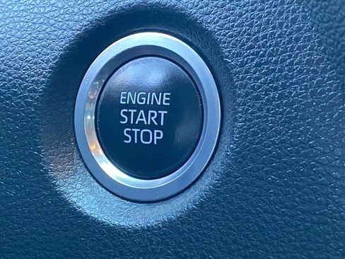 Used 2022 Toyota Corolla SE image 15