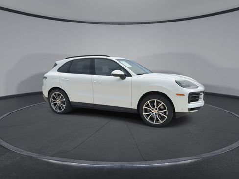Used 2025 Porsche Cayenne AWD/4WD image 2