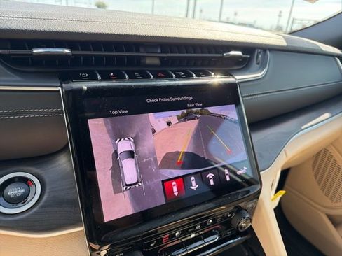 New 2025 Jeep Grand Cherokee Limited w/ Luxury Tech Group II image 17