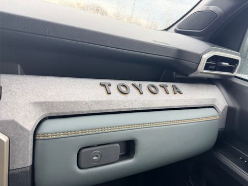 Used 2024 Toyota Tacoma Trailhunter image 10