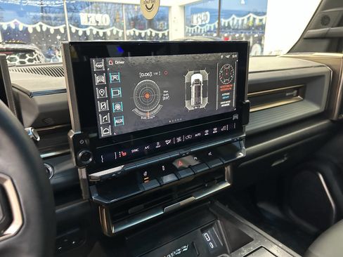 Used 2024 GMC Hummer EV 3X image 17