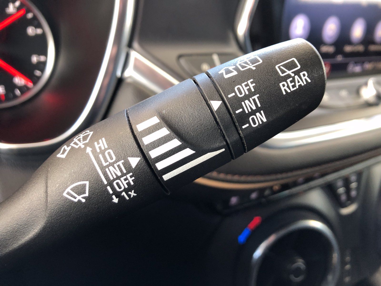 Used 2020 Chevrolet Blazer Premier FWD image 30