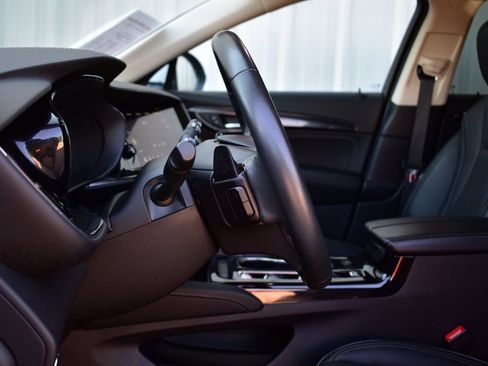 Used 2023 Buick Envision Essence image 42