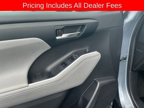 Used 2021 Toyota Highlander XLE FWD image 10