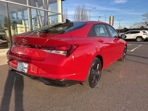 Certified 2021 Hyundai Elantra SEL w/ Convenience Package image 5