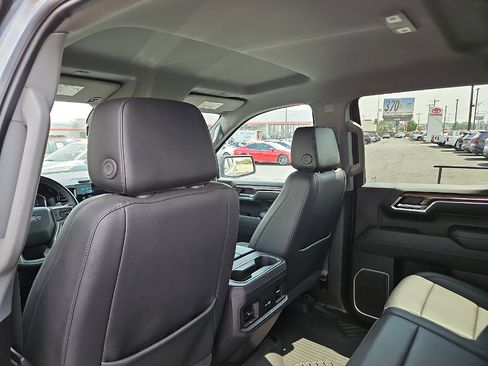 Used 2024 Chevrolet Silverado 1500 LT Trail Boss w/ Convenience Package II AWD/4WD image 9