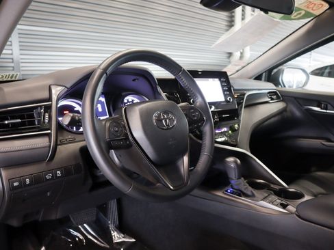 Used 2022 Toyota Camry SE image 16