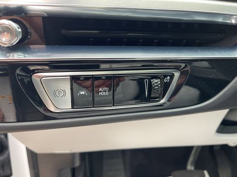 Used 2024 Cadillac Lyriq Luxury image 23