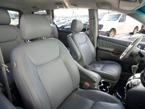 Used 2005 Toyota Sienna XLE image 30