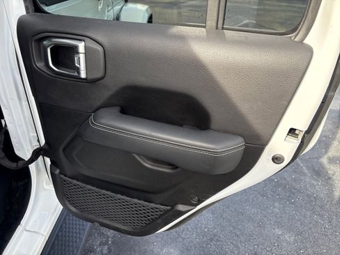 Used 2022 Jeep Wrangler Sahara w/ Cold Weather Group image 37