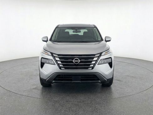 Used 2025 Nissan Rogue SV image 2