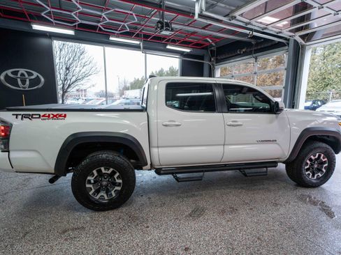 Certified 2023 Toyota Tacoma TRD Off-Road w/ TRD Premium Off Road Package image 4