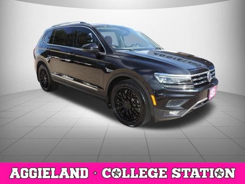 Used 2018 Volkswagen Tiguan SEL Premium FWD image 3