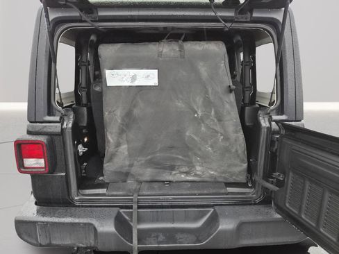 Used 2021 Jeep Wrangler Sport S image 21