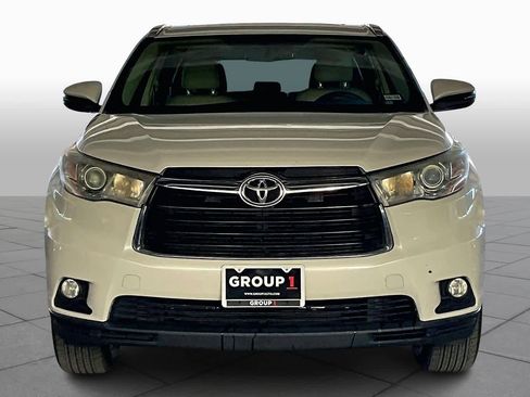 Used 2014 Toyota Highlander XLE image 3