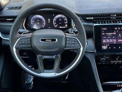 New 2025 Jeep Grand Cherokee L Laredo image 11