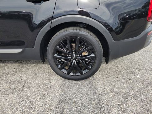 Used 2022 Kia Telluride SX w/ Towing Package image 8