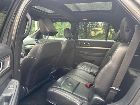 Used 2018 Ford Explorer XLT w/ Equipment Group 202A image 10