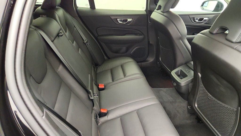 Used 2025 Volvo V60 B5 Cross Country Plus AWD/4WD image 23