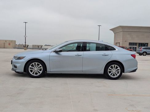 Used 2017 Chevrolet Malibu LT w/ Leather Package image 2