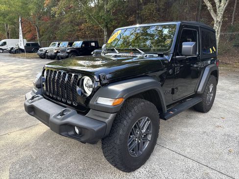 Used 2024 Jeep Wrangler Sport S image 3