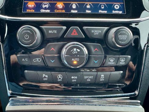 Used 2020 Jeep Grand Cherokee Altitude image 14