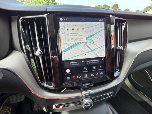 Used 2023 Volvo XC60 B5 Core FWD image 14