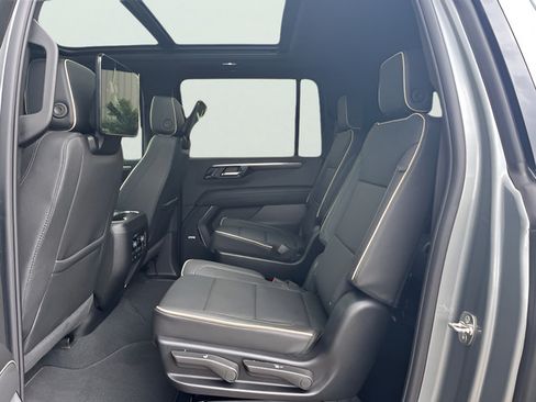 New 2026 Chevrolet Suburban Premier RWD image 32
