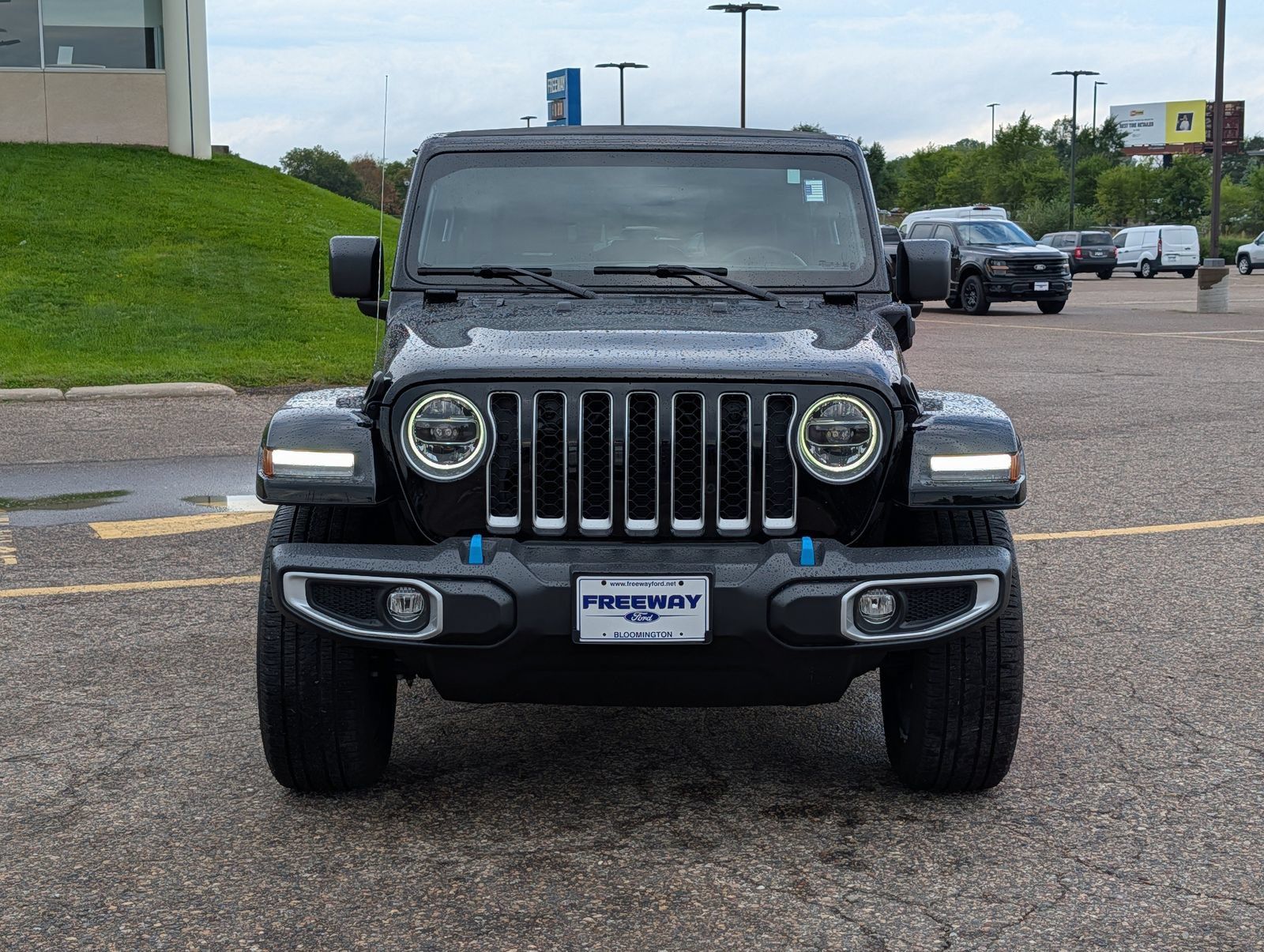 Used 2022 Jeep Wrangler Unlimited Sahara w/ Cold Weather Group AWD/4WD image 10