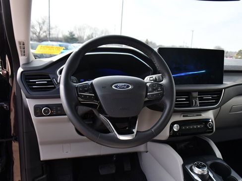 Used 2023 Ford Escape Platinum w/ Premium Technology Package image 12