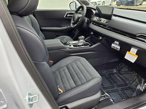 New 2025 Mitsubishi Outlander SE image 4