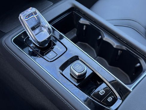 Used 2025 Volvo XC90 B5 Plus image 23