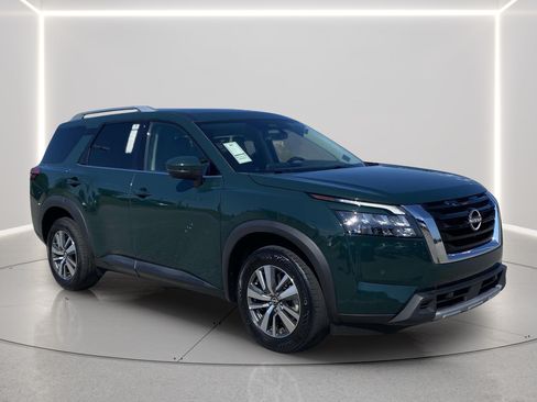 Used 2025 Nissan Pathfinder SL FWD image 5