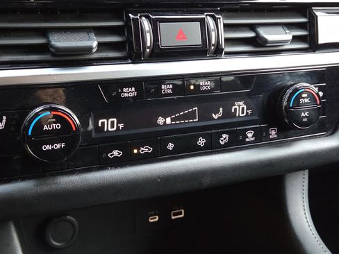 Used 2024 Nissan Pathfinder SV image 21