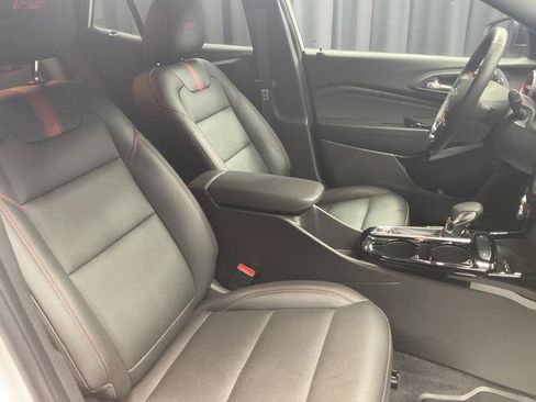 Used 2025 Chevrolet Trax RS w/ Sunroof Package FWD image 15