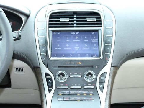 Used 2020 Lincoln Nautilus Reserve FWD image 21