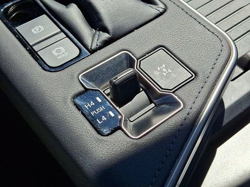 Used 2024 Lexus GX 550 w/ Accessory Package (2T) AWD/4WD image 25