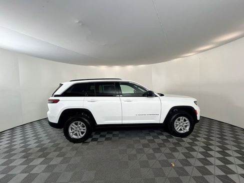 New 2025 Jeep Grand Cherokee Laredo image 9