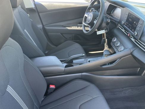 Used 2024 Hyundai Elantra SE image 11