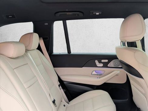 Used 2024 Mercedes-Benz GLS 450 4MATIC image 25
