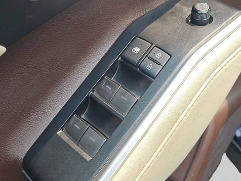 Used 2021 Toyota Highlander XLE AWD/4WD image 27