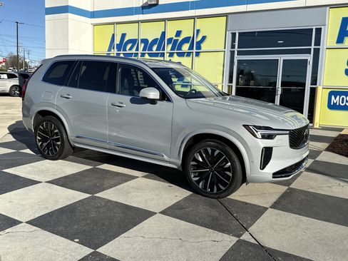 Used 2025 Volvo XC90 B6 Plus image 2